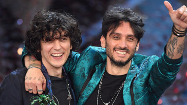 Sono Ermal Meta e Fabrizio Moro con “Non mi avete fatto niente” i vincitori di Sanremo 2018.