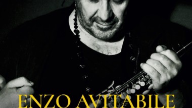 “PELLE DIFFERENTE” la raccolta antologica di Enzo Avitabile, in uscita a febbraio.
